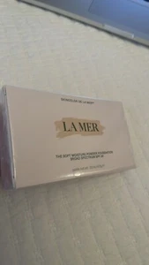 La Mer The Soft Moisture Powder Foundation SPF 30 - #02 Ecru Sealed - Picture 1 of 3