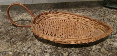 Vintage Leaf Shaped Woven Basket Bowl Décor Cover