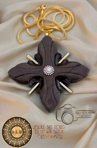 Cruz pectoral tallada hecha a mano personalizada con incrustaciones de varilla de latón para obispos - Imagen 1 de 4