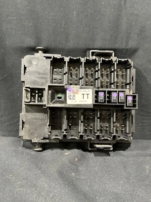 2013 GMC Sierra 2500 3500 6.6 Duramax Body Wiring Junction Block 20813086 - Image 1 of 4