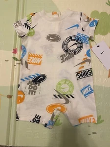 Nike NWT Baby Boy Romper 0-3 Months Short Sleeve Coconut/Milk - Picture 1 of 4