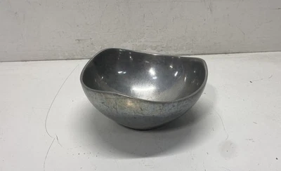 Tigela Nambe Tri Corner. Tigela de servir prata liga de metal 9 polegadas de largura - Imagem 1 de 4