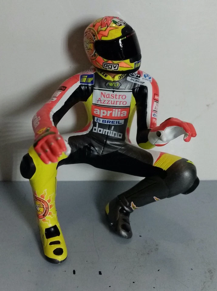MINICHAMPS 1/12 VALENTINO ROSSI FIGURINE GP 250 1999 COD.312990146 - Immagine 1 di 2