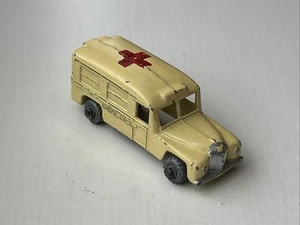 Moko Lesney Matchbox 14 Daimler Ambulance (49mm) Cream With Red Cross On Roof - Picture 1 of 16