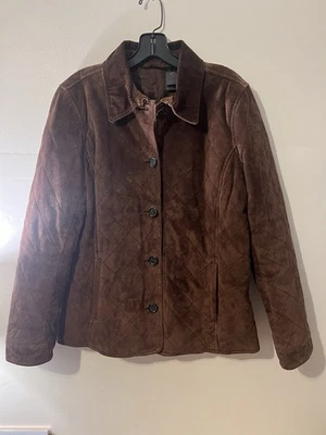 Jaqueta feminina marrom 100% camurça com cor veludo e padrão acolchoado - Imagem 1 de 4