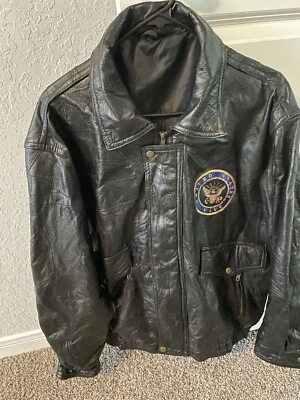 Chaqueta Bomber Vintage UB Cuero Bordado Azul Marino Talla Mediana Foto 1 de 4