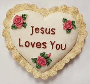 HANDPAINTED JESUS LOVES YOU 2" HEART PINK FLOWER PENDANT ORNAMENT MAGNET N579 - Picture 1 of 2