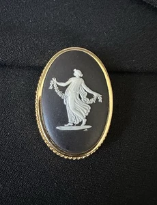 Broche/collier camée en jaspe noir Wedgwood - Photo 1/3