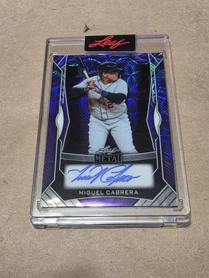 Mira telescópica MIGUEL CABRERA 2025 HOJA ESPECTACULAR CUBIERTA en tarjeta automática 1/2 TIGERS HOF Foto 1 de 2
