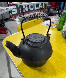 Antique Cast Iron Tea Pot Kettle Star #8 with Swivel Lid & Handle - Picture 1 of 5