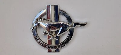 1999 Ford Mustang 35-летие левый водитель крыло эмблема значок XR33-16C149-A - Изображение 1 из 4