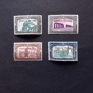 COLONIE ITALIANE - SOMALIA 1930/ MILIZIA, SERIE DI 4 VALORI LING. MH* - Imagen 1 de 2