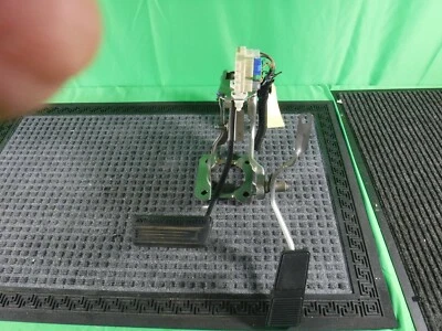 Combo acelerador de gas y pedal de freno OEM 2001 BUICK PARK AVENUE Foto 1 de 4