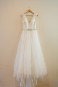 NEW Allure Bridal Wedding Dress 2912. Size 10. V-Neck, UNWORN, UNALTERED! - Picture 1 of 8