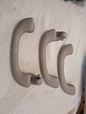 03-11 Empuñadura de techo Mercury Grand Marquis asas de agarre piedra gris Foto 1 de 4