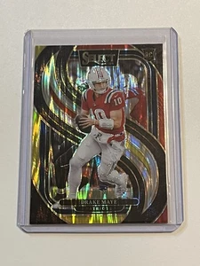 Panini Select 2024 - Premier Level Drake Maye #113 rojo y amarillo Shock Prizm (RC) - Imagen 1 de 2
