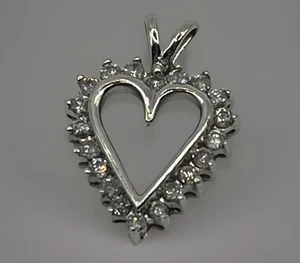 Vintage 10K Weißgold mit 20 Diamanten offenes Herz Anhänger zierlich zeitlos 0,60 TW - Bild 1 von 4