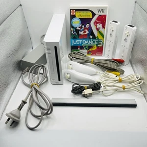 Nintendo Wii Console Model RVL-001 (AUS) + 2 Controllers + 2 Nunchucks + 1 Game - Picture 1 of 8