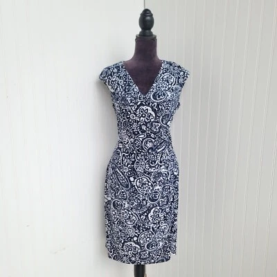Vestido CHAPS para mujer blanco azul marino floral elástico sin mangas envolvente cuello en V talla M Foto 1 de 4