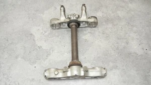 1982 SUZUKI RS175 RS 175 TRIPLE TREE STEERING STEM UPPER LOWER FORK CLAMPS - Picture 1 of 7