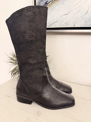 Markon Black Mid Calf Boots Women Sz 9 Square Toe Embossed Leather Biker Western - Image 1 of 4