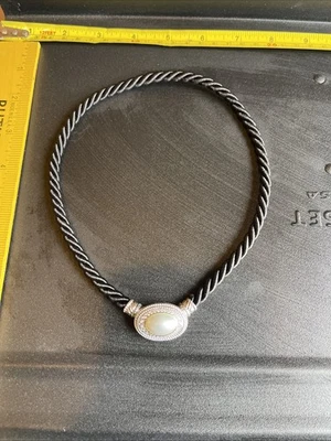 Diseñadora Judith Ripka 925 perlas de ley y circonita cúbica. Collar cordón negro. Excelente Foto 1 de 4