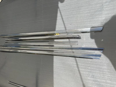 MERCEDES-BENZ W108 250SE 280S, JUEGO DE MOLDURAS CROMADAS PUERTA EXTERIOR VENTANA LATERAL Foto 1 de 4