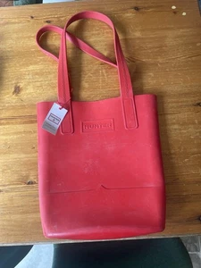Hunter Tote Bag Red Rubber Two Handles Brand New - Foto 1 di 13