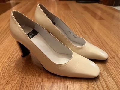 ¿años 80/90? Tacones de vestir Charles Jourdan Paris (Hecho en España) blanco roto talla 6,5  Foto 1 de 4