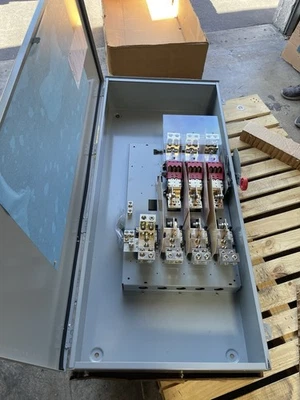 1-800 AMP FUSIBLE DISCONNECT HEAVY DUTY SAFETY SWITCH NEMA 3R (NEW) - Image 1 of 4