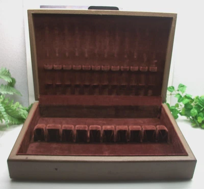 Caja de almacenamiento de madera y vinilo cubiertos de plata de ley Oneida MCM  Foto 1 de 4