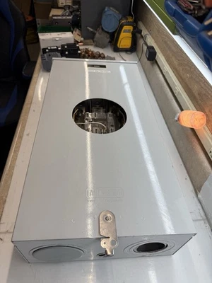 LANDIS & GYR 47707-01FL 320 /400 Amp 3 Phase Meter Socket With Lugs - Image 1 of 4