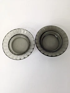 VINTAGE SET MIT 2 KLEINEN RAUCHFARBENEN ASCHENBECHERN 4,5 ZOLL  - Bild 1 von 7