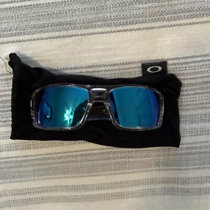 Oakley - Picture 1 of 5