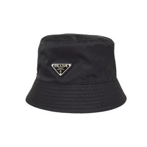 Sombrero cubo Prada 23 Re-Nylon triángulo logotipo L negro 2Hc137 para hombre y mujer - Imagen 1 de 8