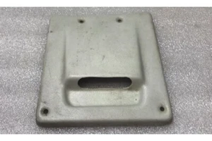 58-530140-1, Beech Baron / Bonanza Seat Belt Escutcheon - Foto 1 di 2