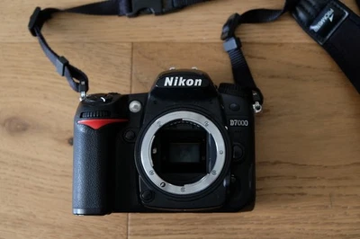 Nikon D7000 camera with Nikkor AF-S 17-55 f/2.8 lens, battery, strap and charger - Image 1 of 4