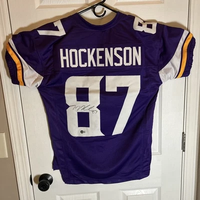 Jersey TJ Hockenson Autografiado Púrpura Estilo Profesional - Beckett con Holograma Verificado Foto 1 de 4