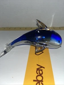 Estatuilla pisapapeles soplada a mano de delfín de vidrio artístico mamífero azul cobalto océano - Imagen 1 de 4