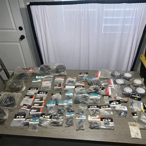 ¡Lote de piezas de carreras Team Losi stock antiguo y nuevo! Leer descripción!!! 80+ Piezas - Imagen 1 de 24