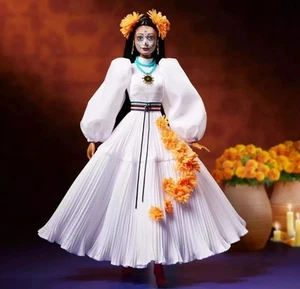 ❤️ Barbie x Kris Goyri Día De Muertos Doll HRM74 New In Shipper Box - Picture 1 of 2