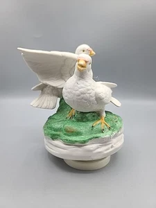 Vintage Twaian Porcelain Doves Rotating Music Box Works - Picture 1 of 11