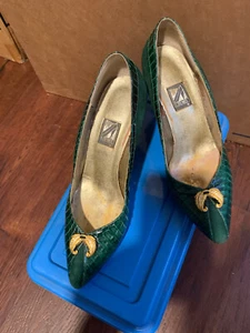 J. RENEE SNAKESKIN & Suede HIGH HEEL PUMPSGREEN with GOLD Broche SIZE 8.5 M - Picture 1 of 8