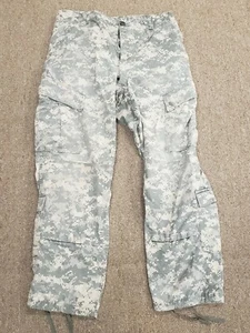 Pantalones de combate ACU del ejército de Estados Unidos talla mediana cortos / NSN 8415-01-519-8426 USGI - Imagen 1 de 4