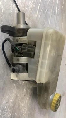 Chrysler Sebring 2007-2009 cilindro maestro usado OEM 68004708AD Foto 1 de 4