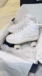 Exclusive AUTHENTIC CHANEL ROLLER SKATES Cruise 2024 in White On White Sz 38 - Picture 1 of 20