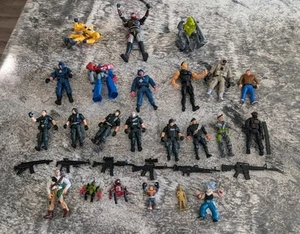 26 Militär, GI Joe, Special Ops, Roboter und andere Spielfiguren - Bild 1 von 12