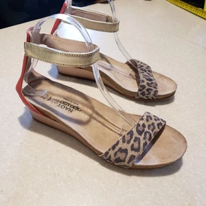 Sandalo donna Naot Pixie ghepardo bacio leopardato zeppa rosso taglia 9 - Foto 1 di 7