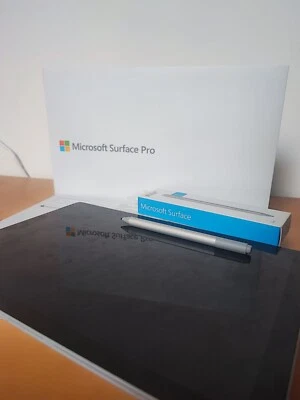 Microsoft Surface Pro 5 - 4GB RAM - 128 GB  + Penna + tastiera - Immagine 1 di 4