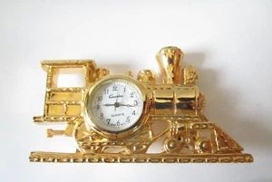 Miniatura Scrivania-Ripiano Quarzo Locomotiva Treno Motore Orologio Oro-con Batteria Nuova - Foto 1 di 3